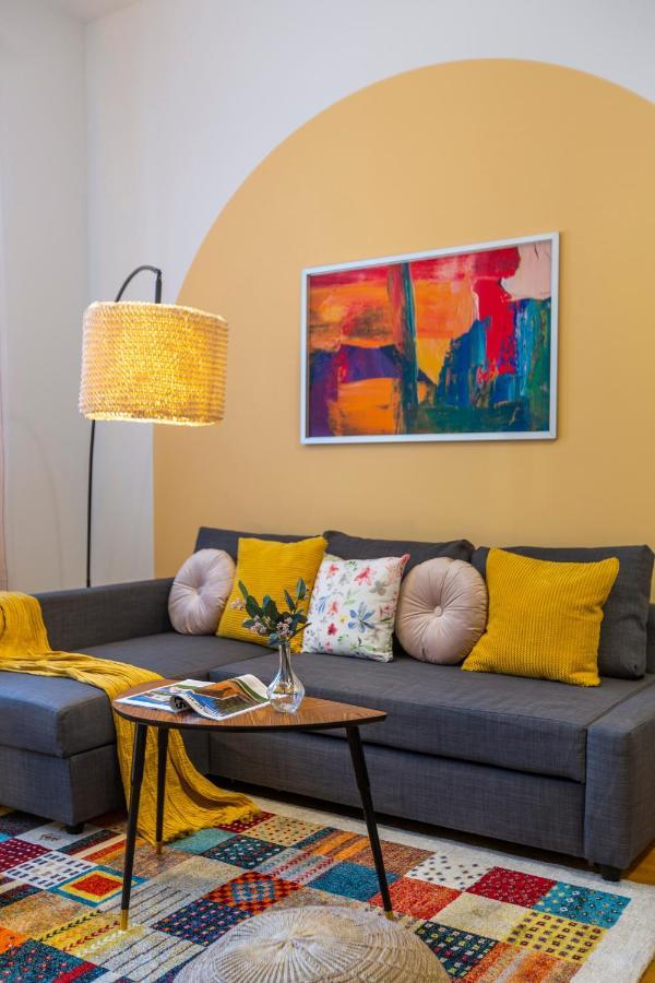 Central Gozsdu Apartment In The Party Street Budapest Esterno foto