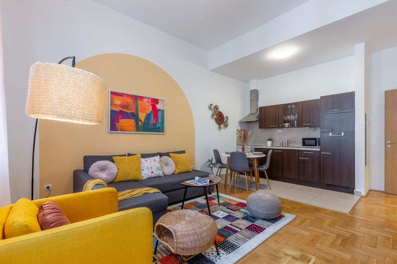 Central Gozsdu Apartment In The Party Street Budapest Esterno foto