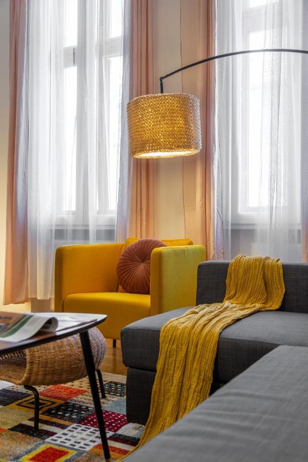 Central Gozsdu Apartment In The Party Street Budapest Esterno foto